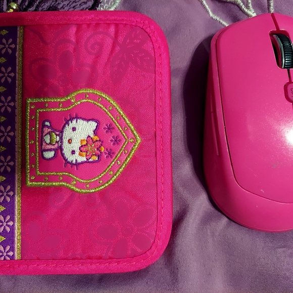 New Sanrio Hello Kitty Wallet with Mirror - Picture 7 of 8